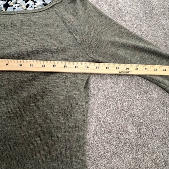 Women's Green Envelope Olive Layered Hem Sweater S - Picture 6 of 7